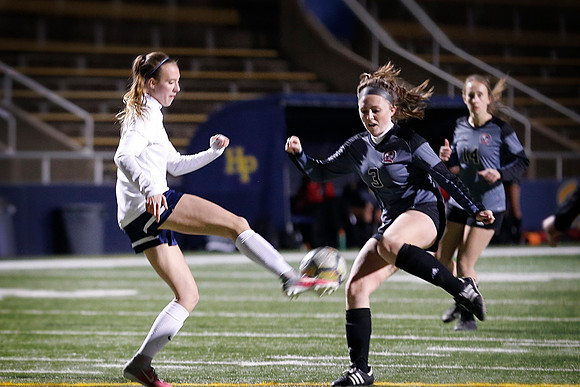 _SM_1203girls soccer 2018